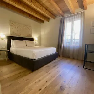 Guest house Malvezzi24 Boutique, Desenzano del Garda