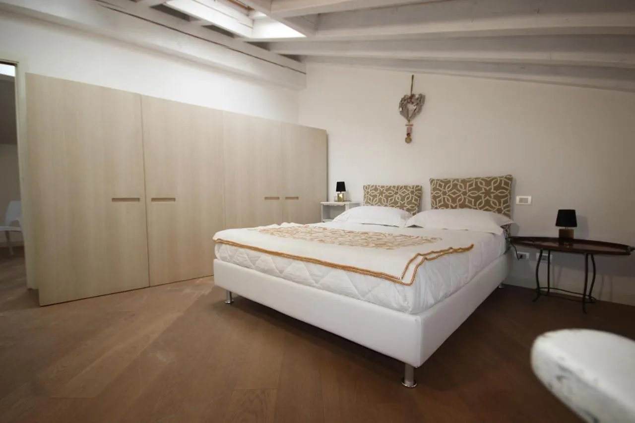 Mansarda Di Alice Apartment Desenzano del Garda