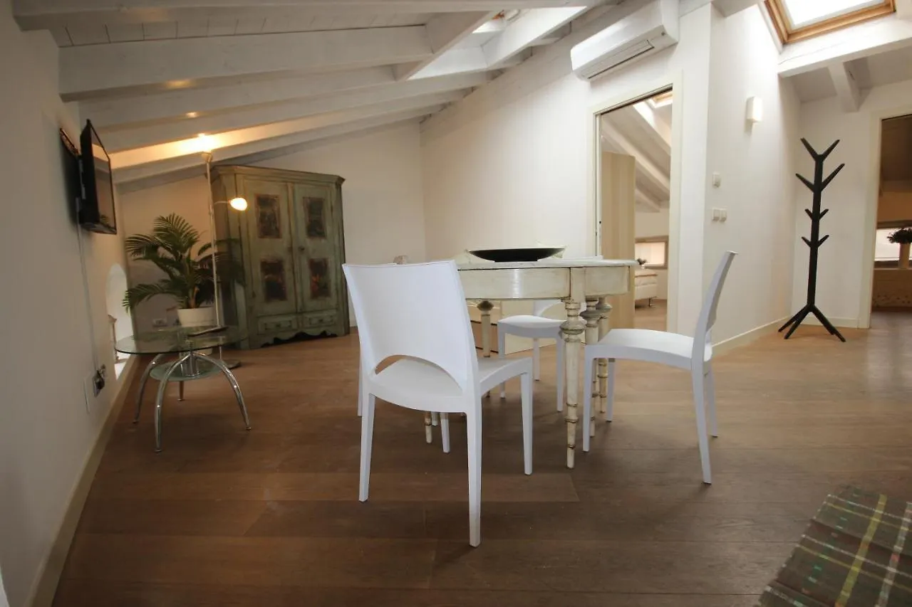 Mansarda Di Alice Apartment Desenzano del Garda Italy