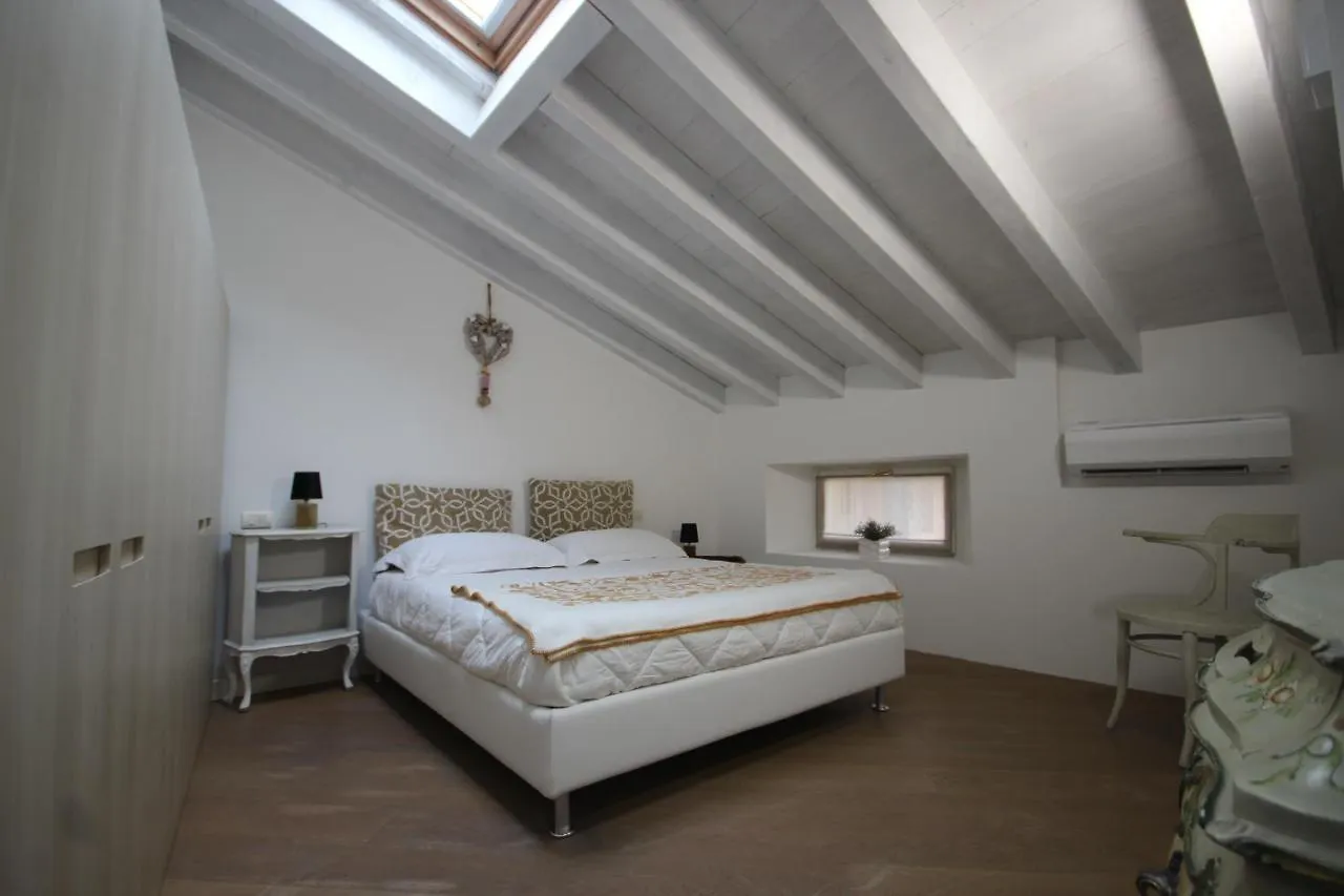 Mansarda Di Alice Apartment Desenzano del Garda