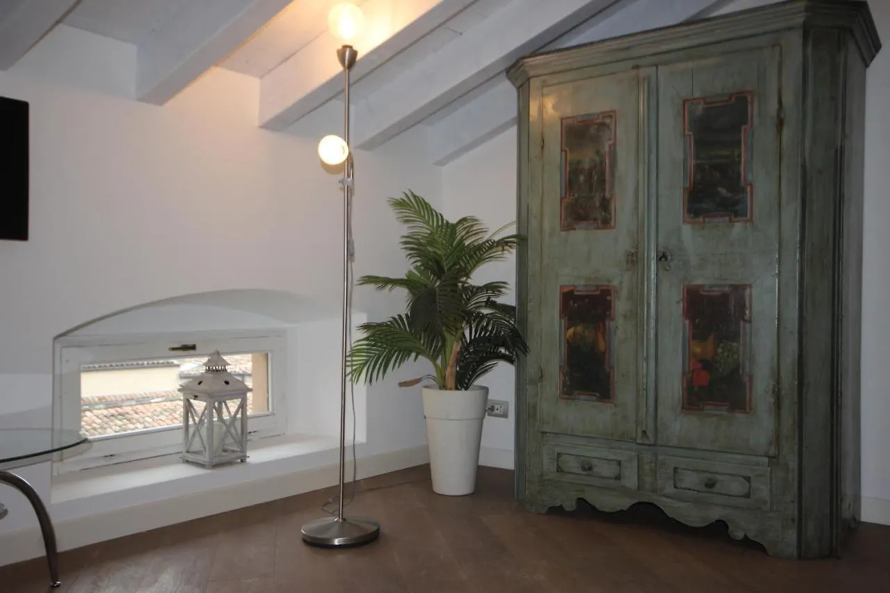 Mansarda Di Alice Apartment Desenzano del Garda