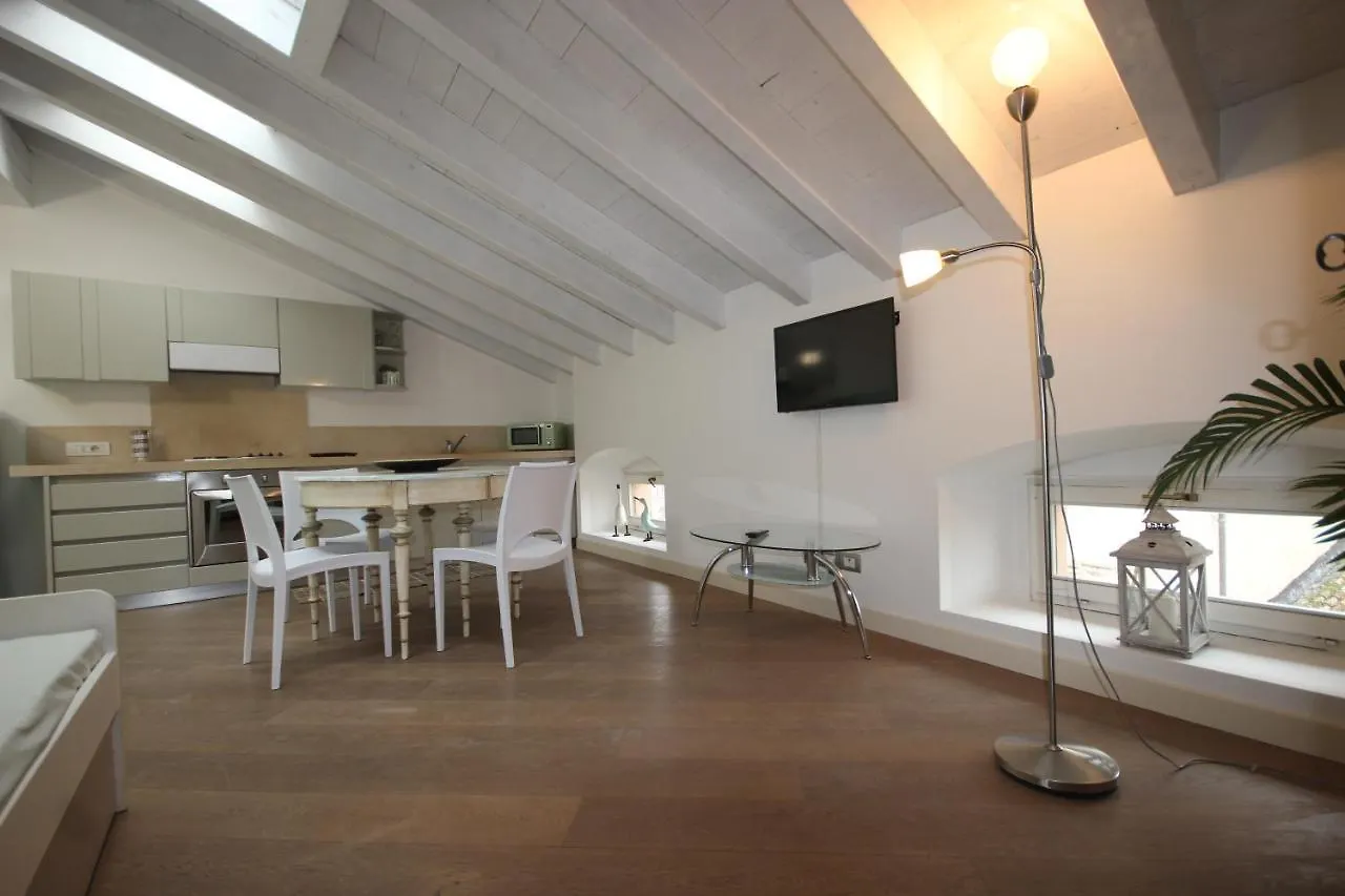 Mansarda Di Alice Apartment Desenzano del Garda