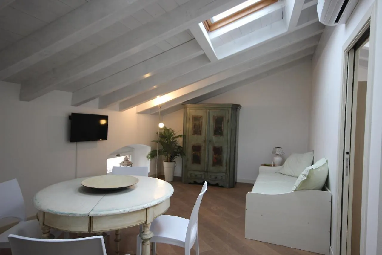 Mansarda Di Alice Apartment Desenzano del Garda